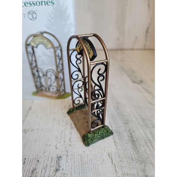 Dept 56 4030906 NEW my garden gate village accessory Xmas - Picture 4 of 6